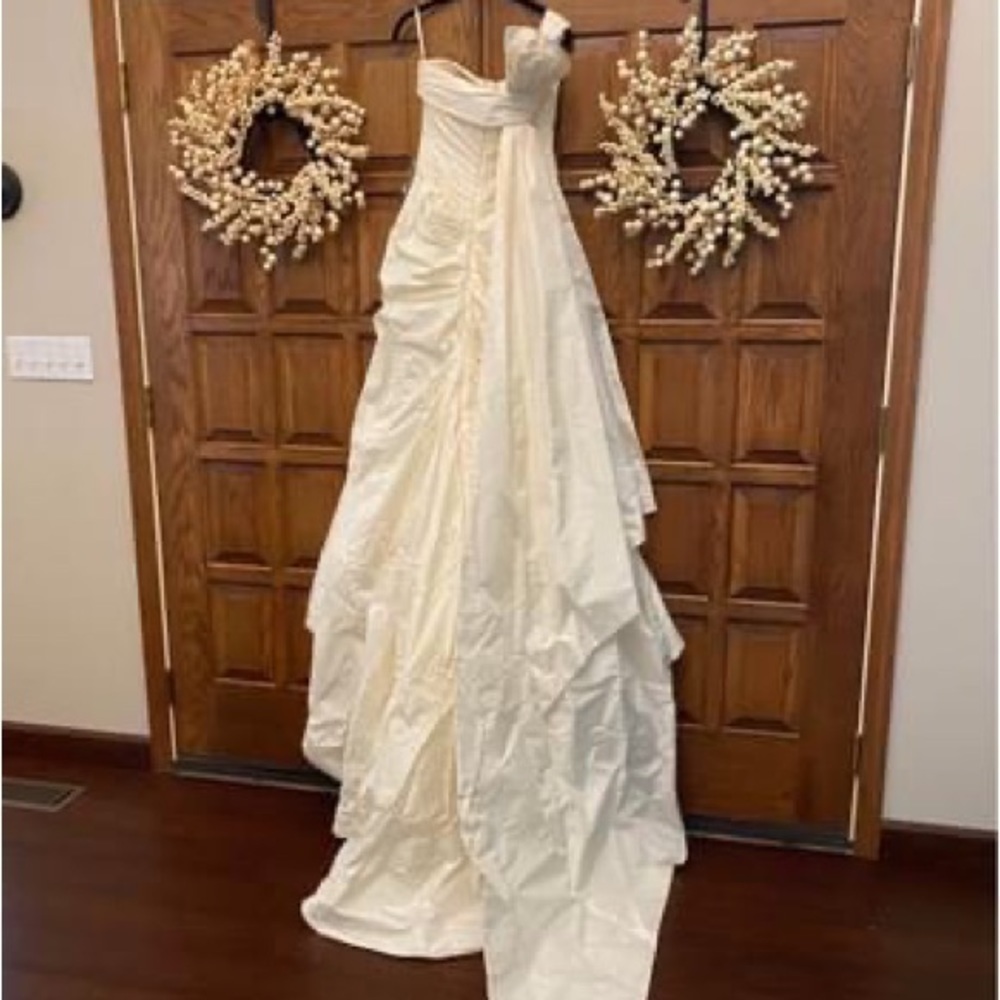 Romona Keveza Wedding Bridal Dress - Picture 7 of 9